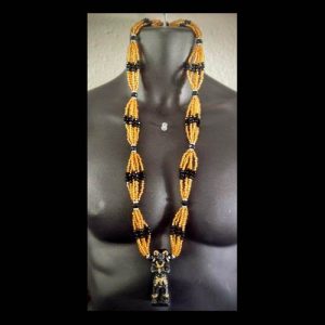 Collar Ritual Dorado y Negro con Figura de la Santa Muerte - collar Elekes Orisha Yoruba mayoreo Houston Texas