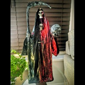 Santa Muerte Papel Maché rojo y negro - figuras religiosas Santería mayoreo Houston